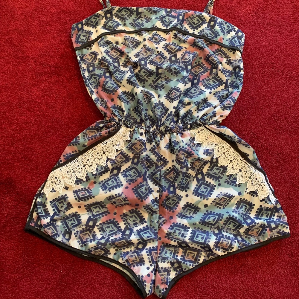 Spaghetti strap romper with lace pockets
